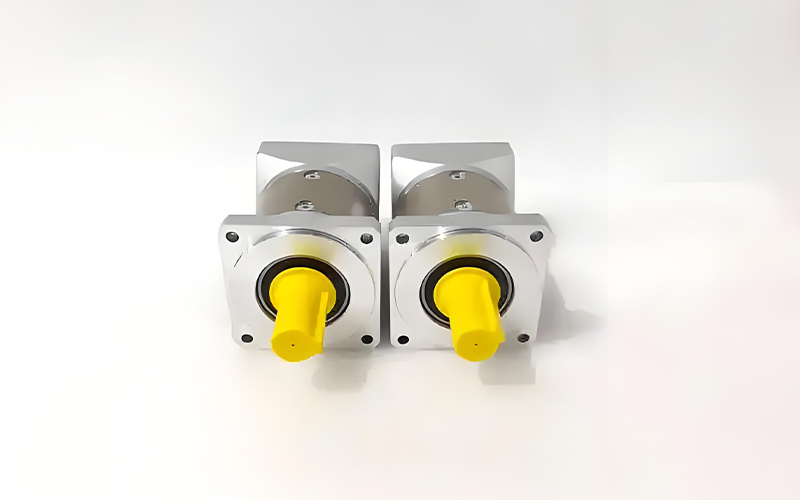 Torque-limiting control system preventing overload of hydraulic motors